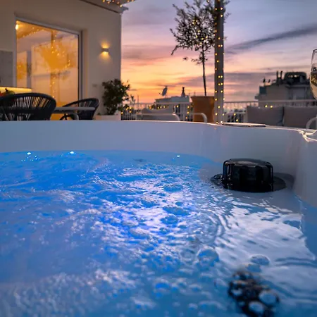 Rooftops Of Athens - Areos Studio Jacuzzi & View Exterior photo