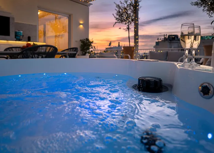 Rooftops Of Athens - Areos Studio Jacuzzi & View